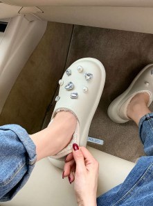 Женские зимние кроксы с камнями фото